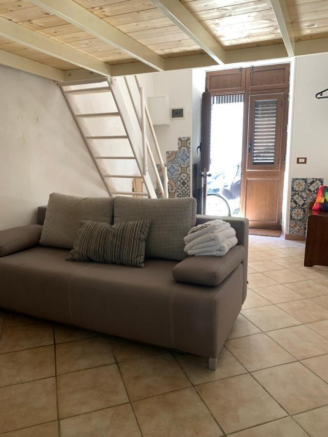 Alice'S Apartment 卡斯泰拉马莱 外观 照片